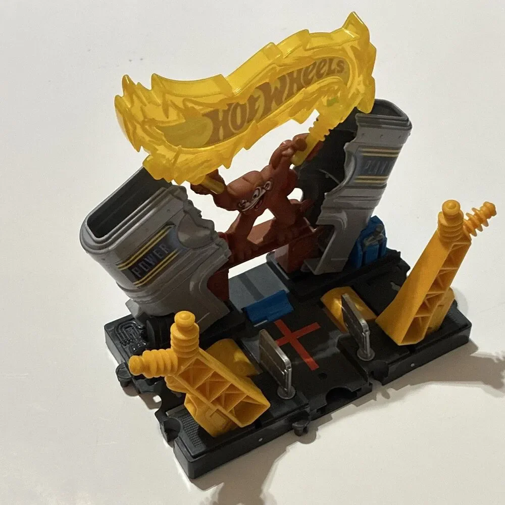 Hot Wheels Gorilla Attack Power Plant FMY98 Track Set Piece Pop-Up Gorilla Toy
